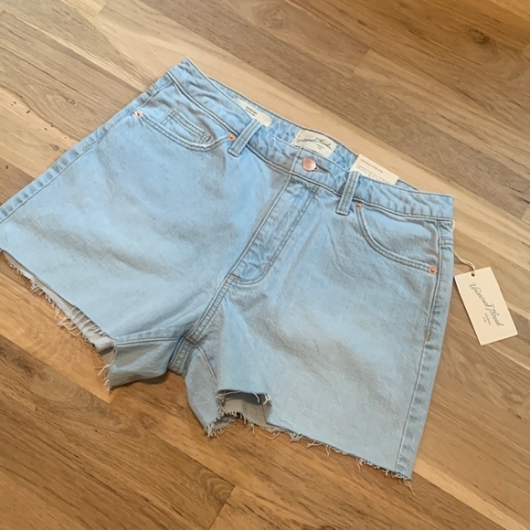 NWT Universal Threads High Waist Vintage Midi Stretch Jean Shorts Women’s 8/29R - Picture 1 of 11